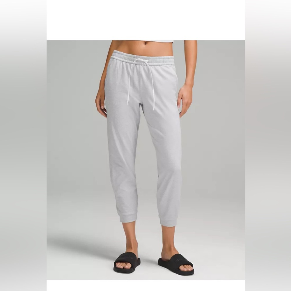 Lululemon Classic Fit Mid-Rise Jogger 7/8 Length